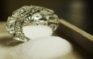 Zbyt wysokie spożycie soli może dwukrotnie zwiększyć ryzyko wystąpienia niewydolności serca sól