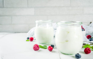 Probiotyki jako skuteczna broń w walce z popularnymi schorzeniami jogurt probiotyk