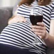 kieliszek wina w ciąży