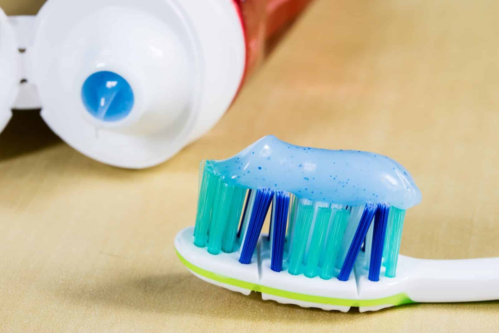 fluor pasta do zębów