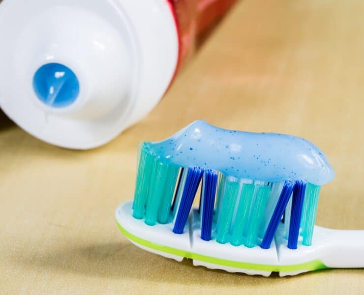 fluor pasta do zębów