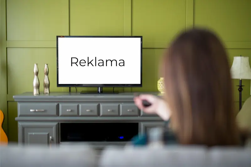 Odbiorca ogląda reklamę produktu zdrowotnego